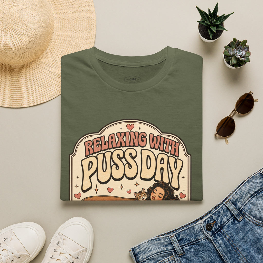 Relaxing With Puss Day T-Shirt Vintage Design