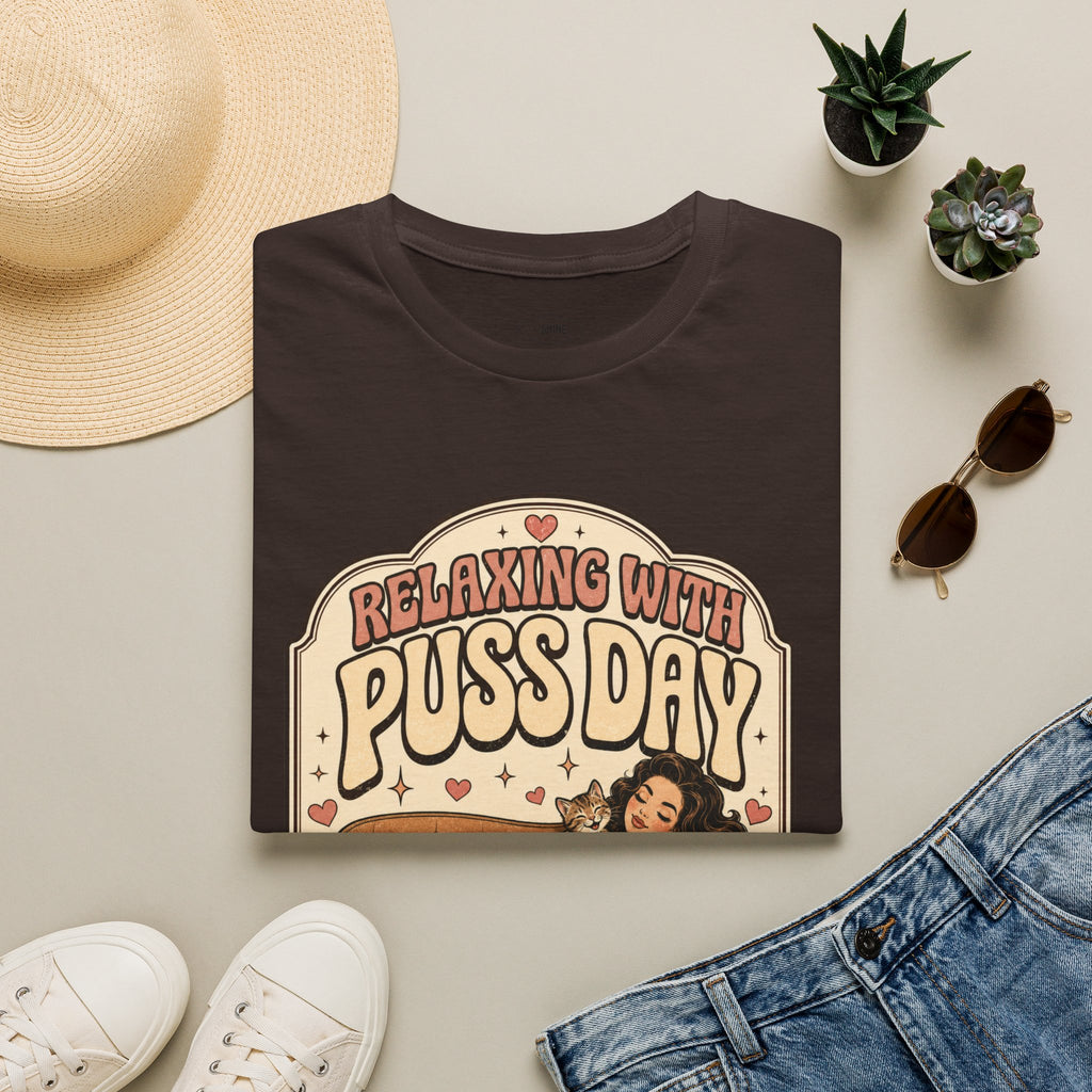Relaxing With Puss Day T-Shirt Vintage Design