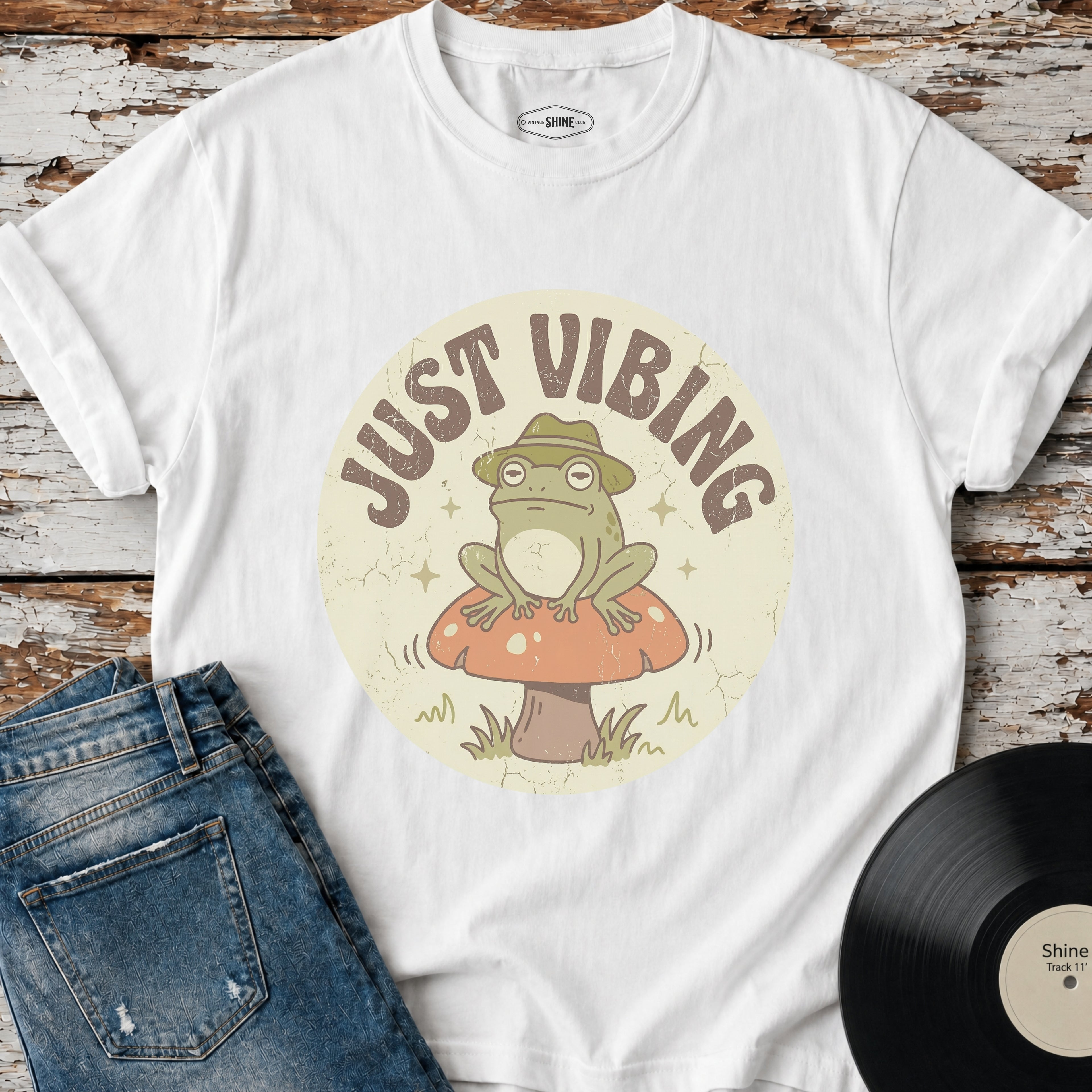 Just Vibing T-Shirt Vintage Design