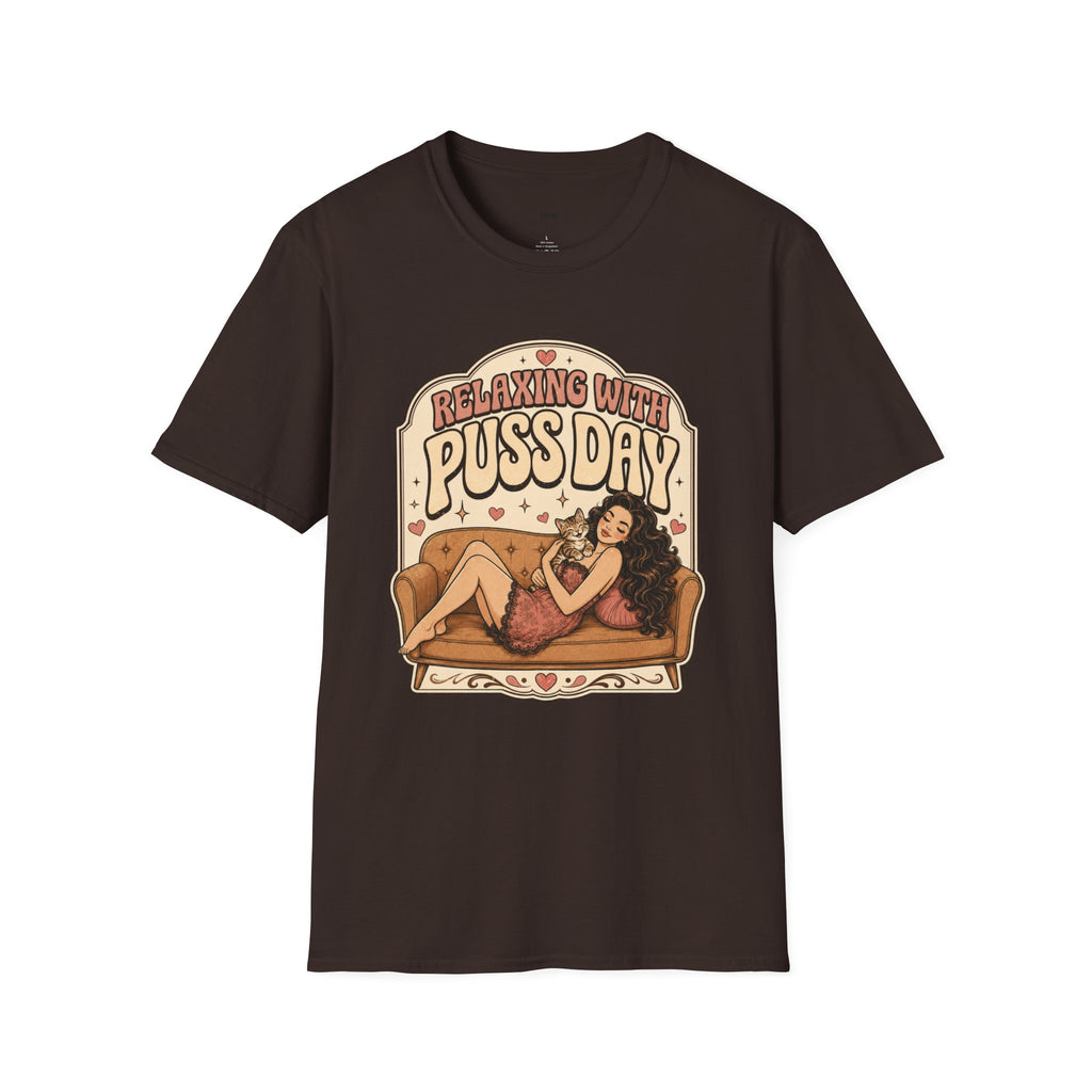 Relaxing With Puss Day T-Shirt Vintage Design